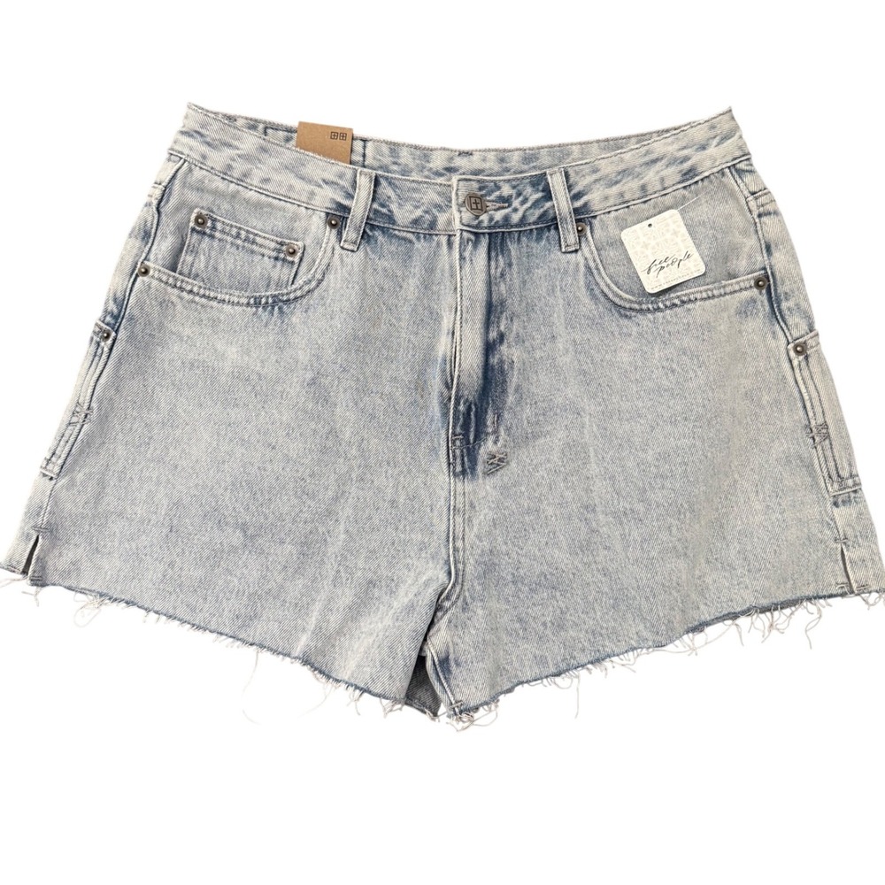 TSUBI Free People Flipped Denim Shorts Size 32 High‎ Waist Raw Hem Light Wash